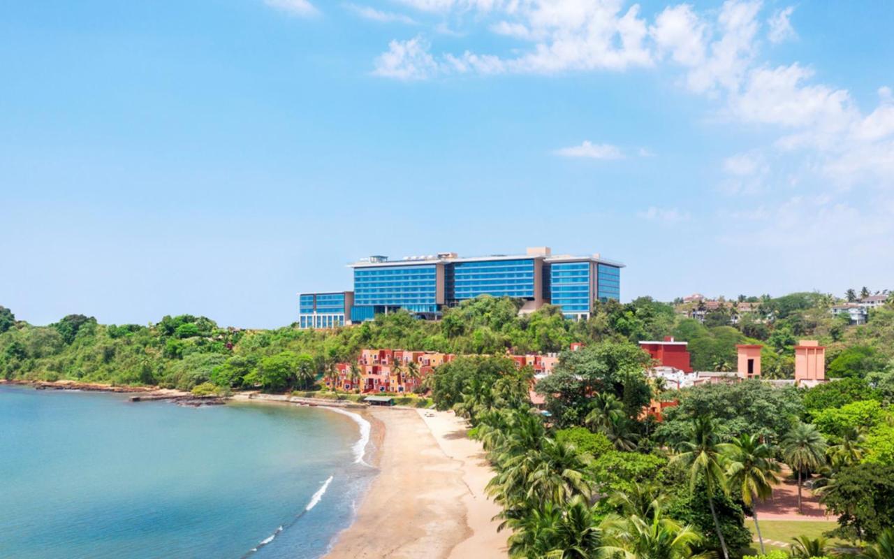 Taj Cidade De Goa Horizon, Goa Panaji Luaran gambar View of the hotel from the beach